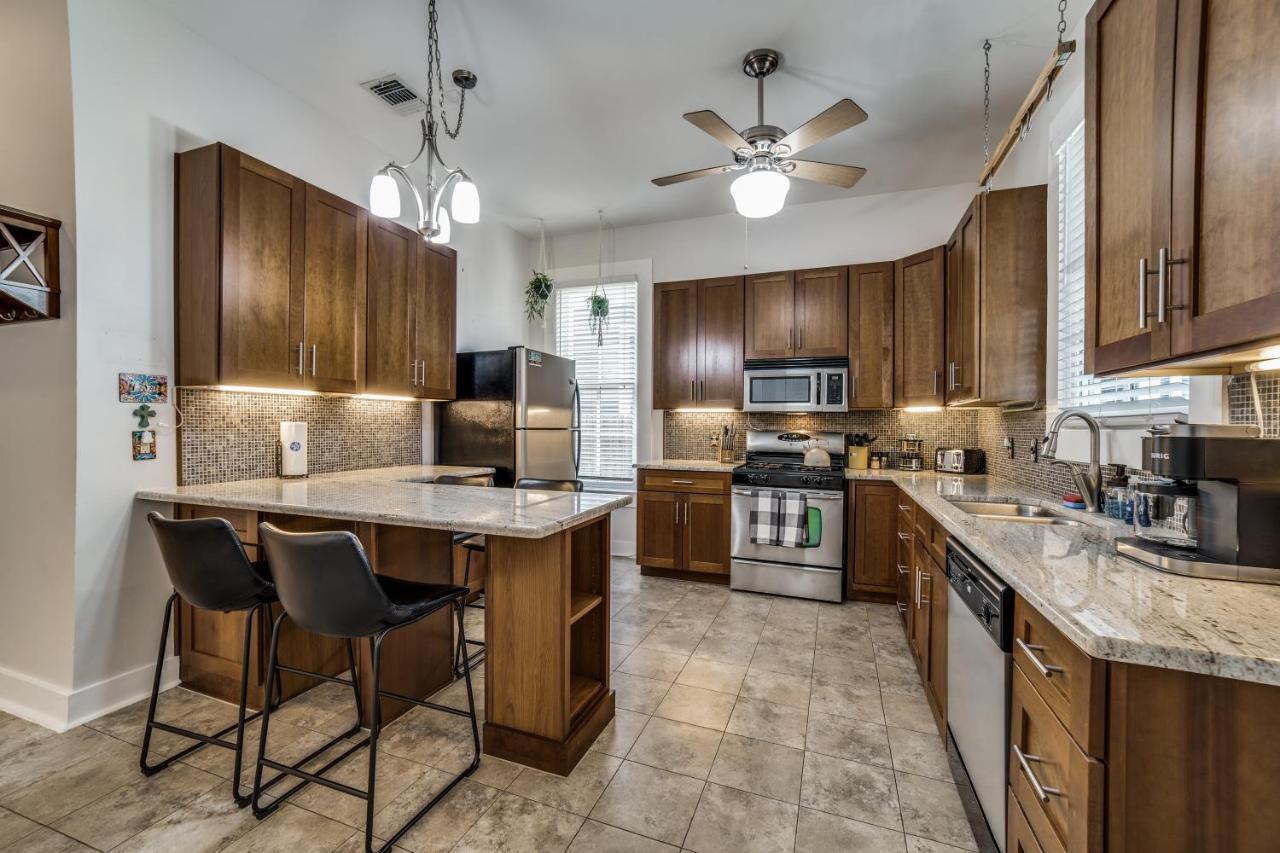 Downtown Historic 2Bdrm, Walk To Riverwalk, Alamo; Beautifully Renovated! ซานอันโตนิโอ ภายนอก รูปภาพ