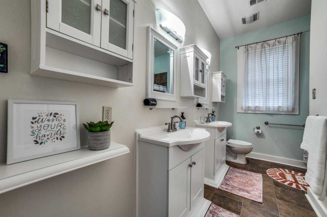 Downtown Historic 2Bdrm, Walk To Riverwalk, Alamo; Beautifully Renovated! ซานอันโตนิโอ ภายนอก รูปภาพ