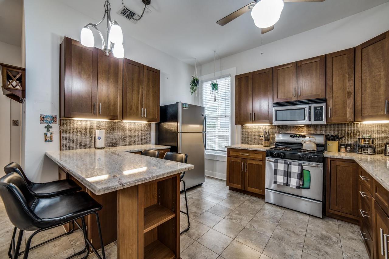 Downtown Historic 2Bdrm, Walk To Riverwalk, Alamo; Beautifully Renovated! ซานอันโตนิโอ ภายนอก รูปภาพ