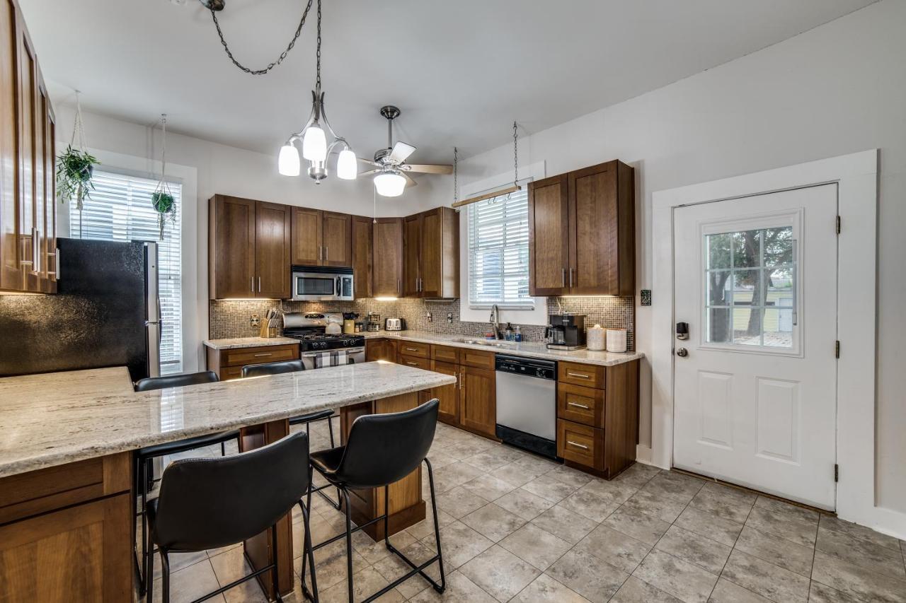 Downtown Historic 2Bdrm, Walk To Riverwalk, Alamo; Beautifully Renovated! ซานอันโตนิโอ ภายนอก รูปภาพ