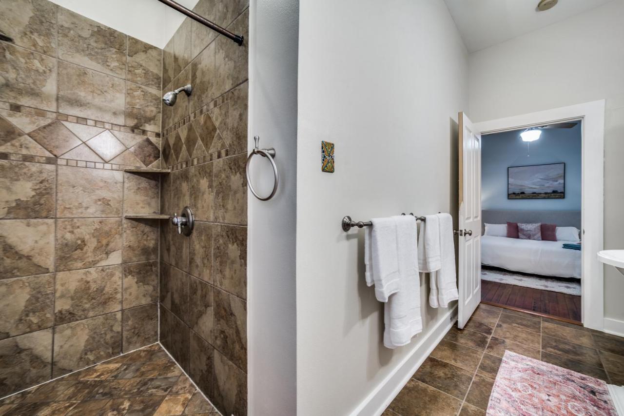 Downtown Historic 2Bdrm, Walk To Riverwalk, Alamo; Beautifully Renovated! ซานอันโตนิโอ ภายนอก รูปภาพ