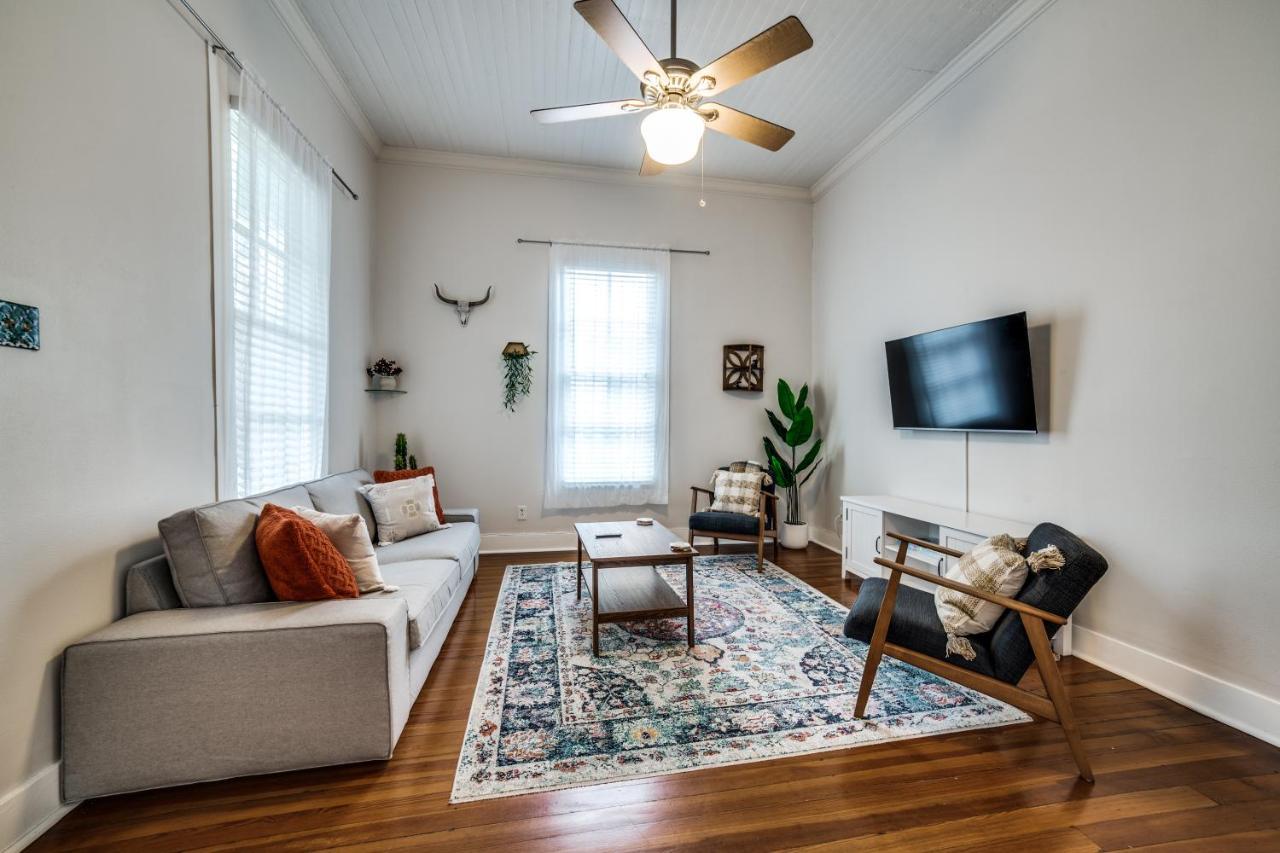 Downtown Historic 2Bdrm, Walk To Riverwalk, Alamo; Beautifully Renovated! ซานอันโตนิโอ ภายนอก รูปภาพ