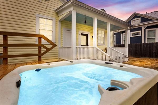 Downtown Historic 2Bdrm, Walk To Riverwalk, Alamo; Beautifully Renovated! ซานอันโตนิโอ ภายนอก รูปภาพ